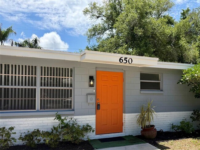 650 Newton Ave S in St. Petersburg, FL - Building Photo - Building Photo