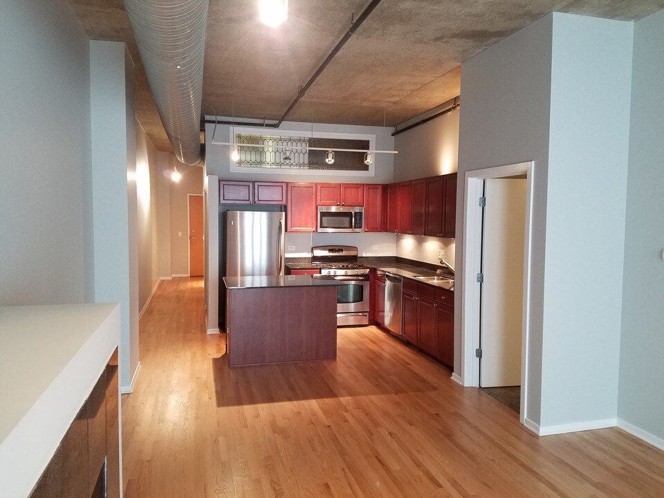 849 N Franklin St-Unit -1122 in Chicago, IL - Building Photo