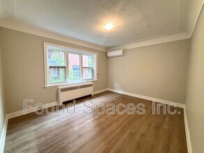 1024 King St E in Hamilton, ON - Building Photo - Building Photo