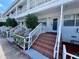 330 74th St in Miami Beach, FL - Building Photo
