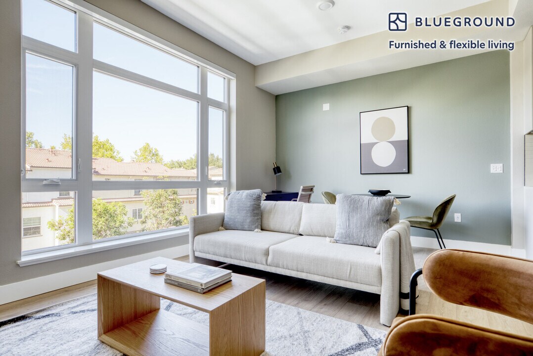 555 E Evelyn Ave in Mountain View, CA - Building Photo