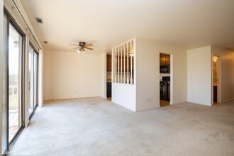 501 Cumberland Trail in Roselle, IL - Building Photo - Building Photo