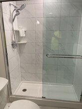 1417 W9th St in Cleveland, OH - Foto de edificio - Building Photo