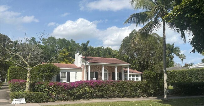 765 N Greenway Dr in Coral Gables, FL - Building Photo - Building Photo