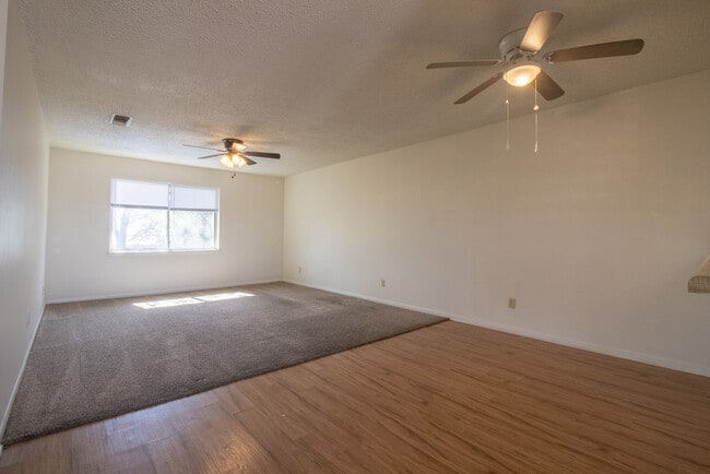 611 Peterson Dr, Unit #3 in Kerrville, TX - Building Photo - Building Photo