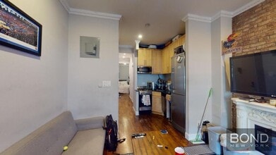 722 Tenth Avenue in New York, NY - Building Photo - Building Photo