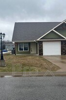 402 Carson Way in Webb City, MO - Building Photo