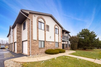 Courtyard Junction Apartments in Kenosha, WI - Foto de edificio - Building Photo