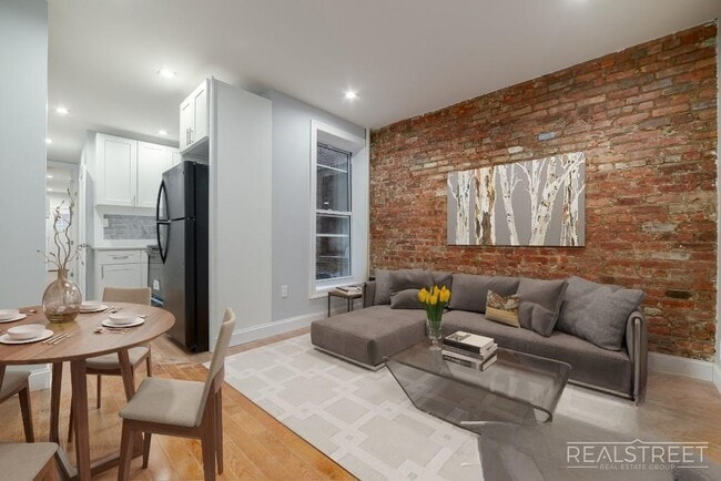 1 Bed W. Tons of Space in Crown Heights!