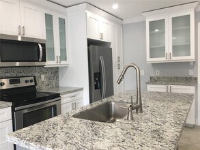 16674 SW 5th Way in Weston, FL - Building Photo - Building Photo