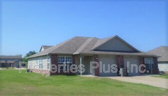 2993 Creekside Dr in Catoosa, OK - Building Photo