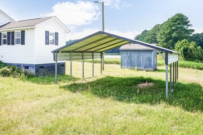 5227 Old US Hwy 64 in Zebulon, NC - Building Photo - Building Photo