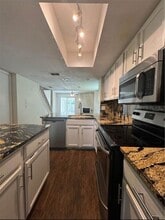 8532 J R Manor Dr in Tampa, FL - Foto de edificio - Building Photo