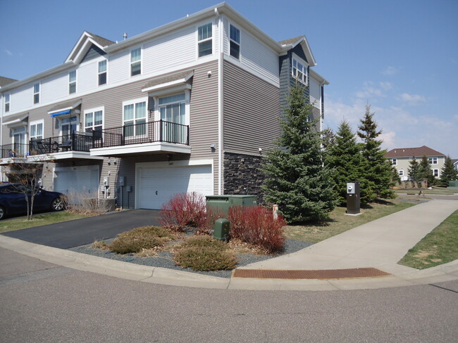 11409 82nd Ave N in Maple Grove, MN - Building Photo - Building Photo