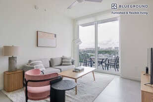 729 NW 2nd St in Miami, FL - Building Photo