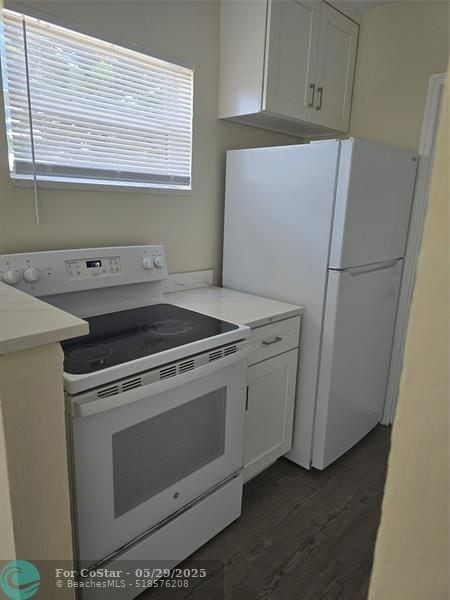 property at 1719 Lauderdale Manor Dr