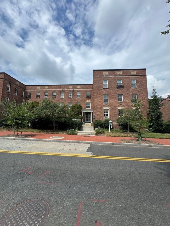 property at 2527 Q St NW