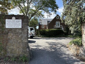 700 Steamboat Rd in Greenwich, CT - Building Photo - Building Photo