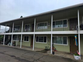 300 Whitesell Ave W, Unit 300-2 in Monmouth, OR - Building Photo