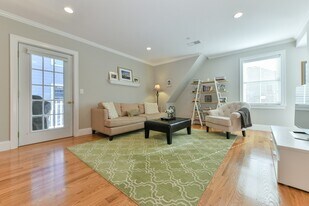 6 Peter Parley Rd, Unit 2 in Boston, MA - Building Photo