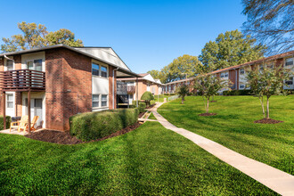 The Edge at Noda Apartments and Townhomes in Charlotte, NC - Building Photo - Building Photo