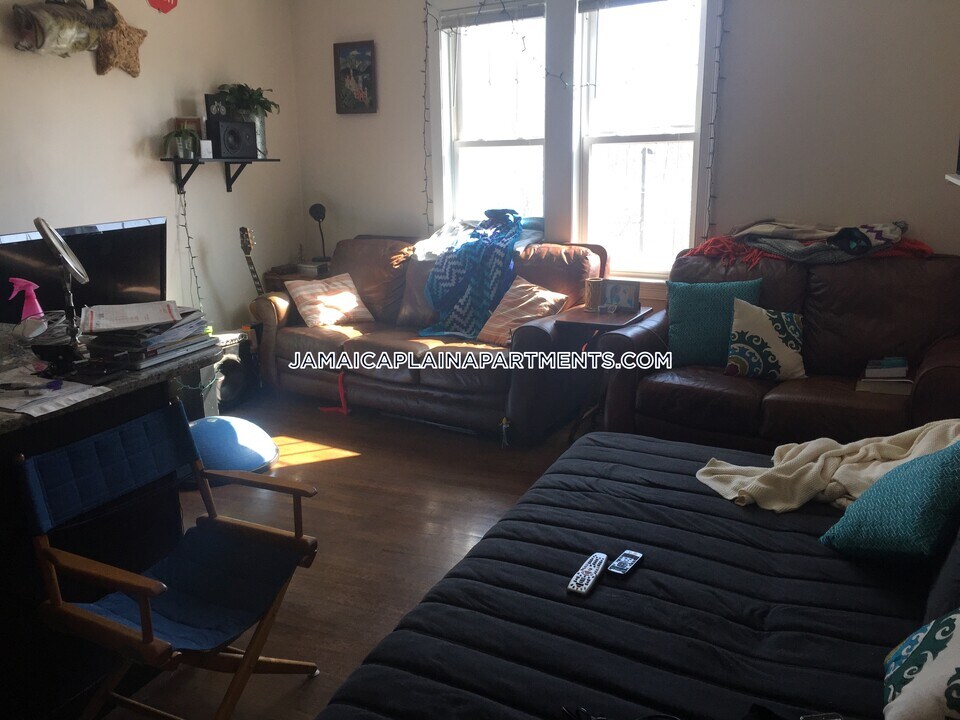 27 Lamartine St in Boston, MA - Building Photo
