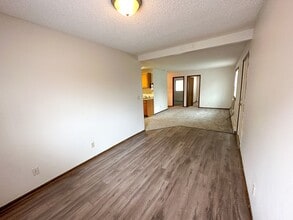 321 Stanton in Ames, IA - Foto de edificio - Interior Photo