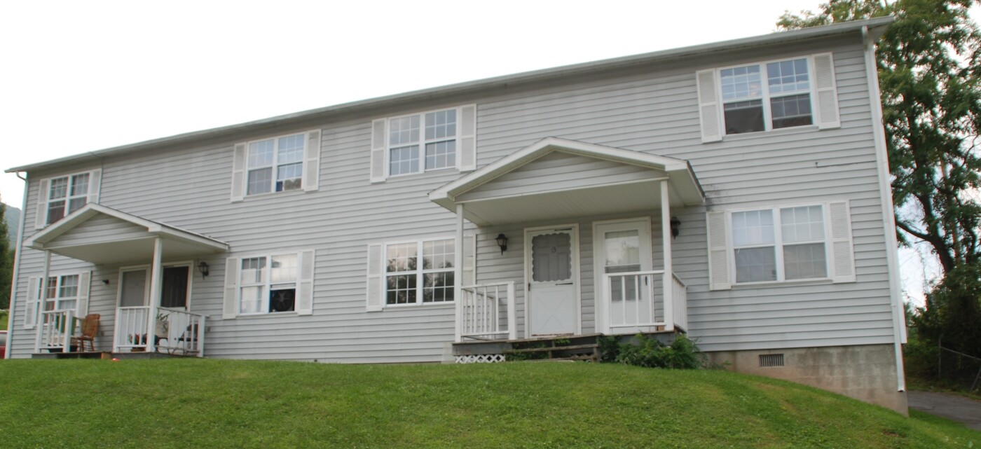 175 Deer Ridge Trail, Unit Apt D in Tazewell, VA - Foto de edificio