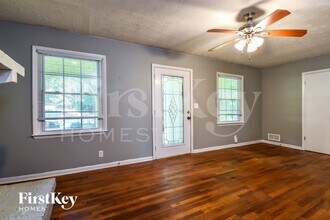 595 Sheppard Rd in Stone Mountain, GA - Foto de edificio - Building Photo