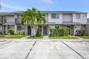 5903 Channel Dr in Greenacres, FL - Building Photo