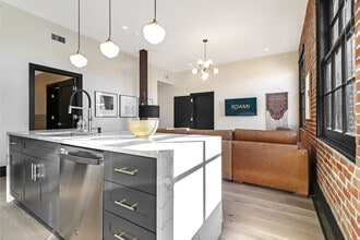 1148 S Peters St in New Orleans, LA - Building Photo - Building Photo