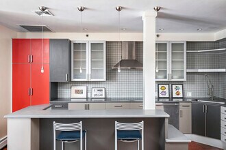 37 Winnisimmet St, Unit 9 in Chelsea, MA - Foto de edificio - Building Photo