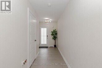 74 Pagebrook Cres in Hamilton, ON - Building Photo - Building Photo