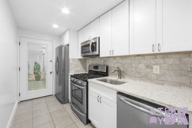 109 Albany Ave in Brooklyn, NY - Building Photo - Building Photo