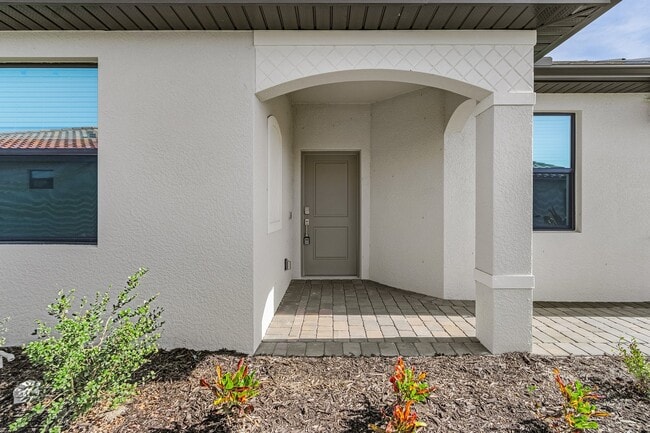 19617 Hinkley Dr in Estero, FL - Building Photo - Building Photo