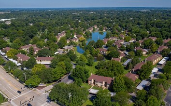 Lago Vista in St. Charles, MO - Building Photo - Building Photo