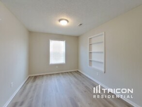 1401 Thomas Dr in Lebanon, IN - Foto de edificio - Building Photo