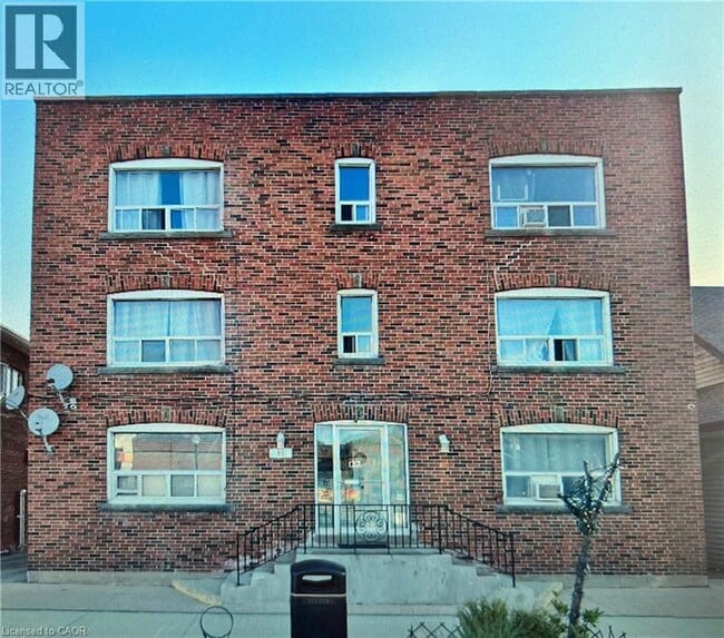 property at 51 King St E