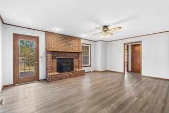 3225 S Kimbrough Ave in Springfield, MO - Foto de edificio - Building Photo