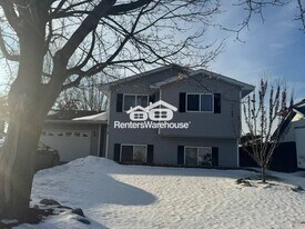 9712 Hames Ct S in Cottage Grove, MN - Building Photo