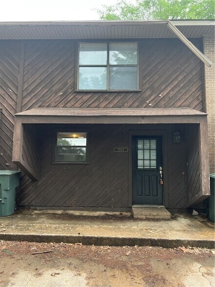 2043 E Oaks Dr in Fayetteville, AR - Building Photo
