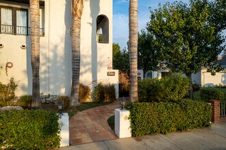 4440 Talofa Ave in Toluca Lake, CA - Building Photo - Building Photo