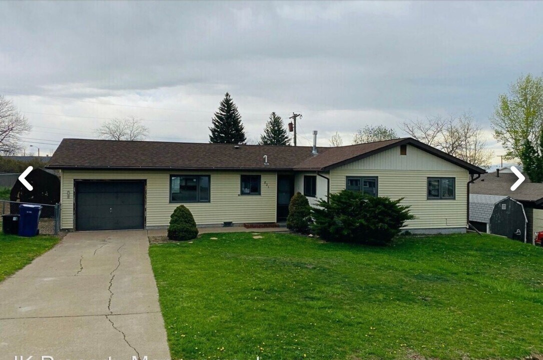821 47th St S in Great Falls, MT - Building Photo