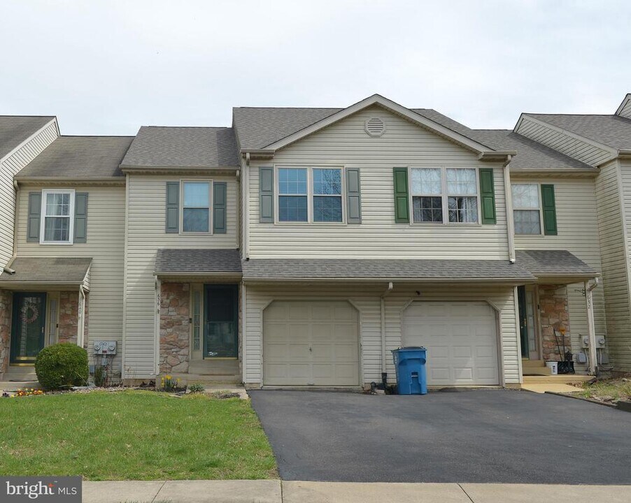 636 Campus Dr in Perkasie, PA - Building Photo