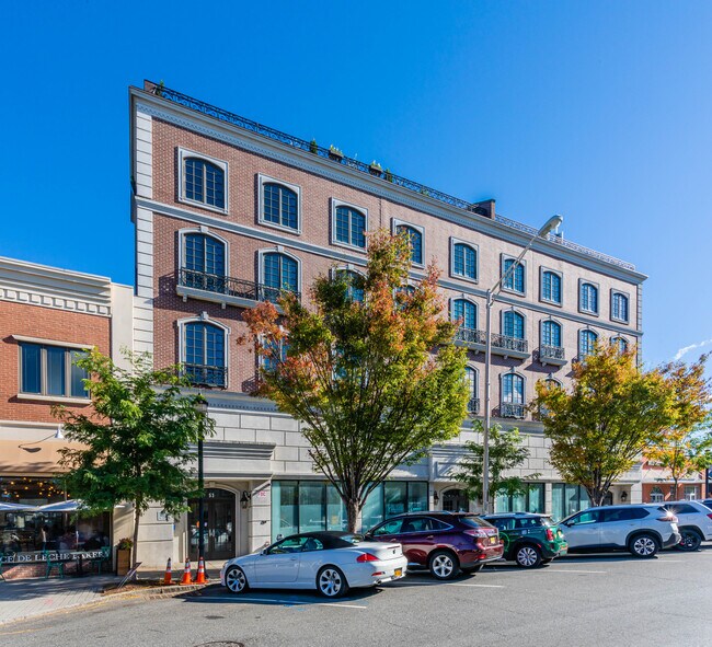45-53 W Palisade Ave in Englewood, NJ - Foto de edificio - Building Photo