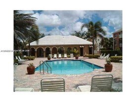 777 SW 111th Way in Pembroke Pines, FL - Building Photo