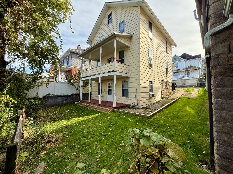 327 Euclid Ave in Morgantown, WV - Building Photo