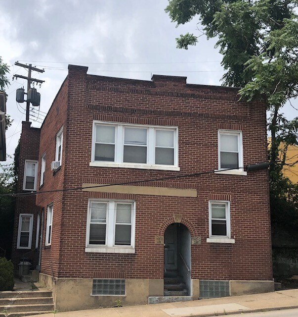 526 S Main St, Unit B - Second Floor in Greensburg, PA - Building Photo