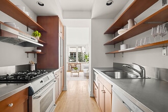 65 Washington Street in Brooklyn, NY - Building Photo - Interior Photo