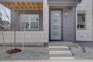 6777 Navajo St in Denver, CO - Foto de edificio - Building Photo